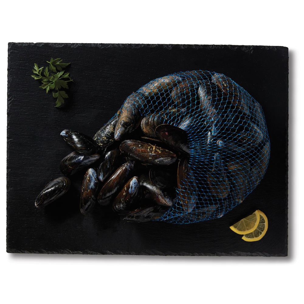 H-E-B Responsibly Raised Fresh Live Black Mussels, lb