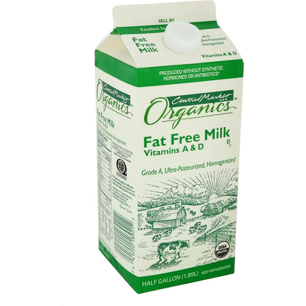 Central Market Organics Fat Free Milk, 1/2 gal