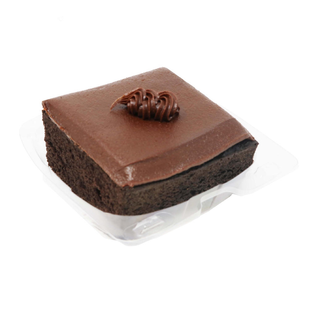 H-E-B Bakery Kosher Chocolate Buttercream Chocolate Cake Slice