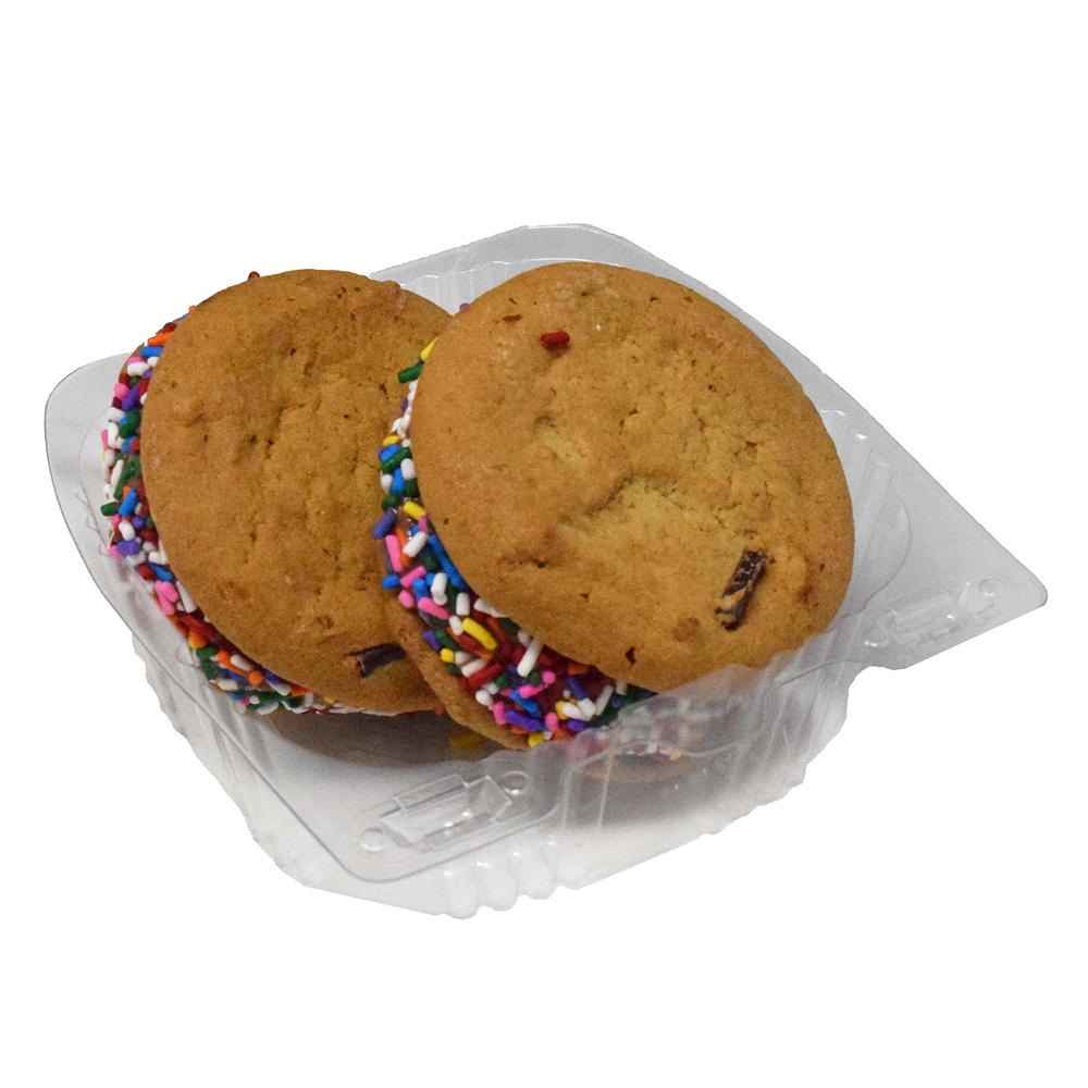 H-E-B Bakery Chocolate Ice Cream Chocolate Chunk Cookie Sandwiches, 2 ct