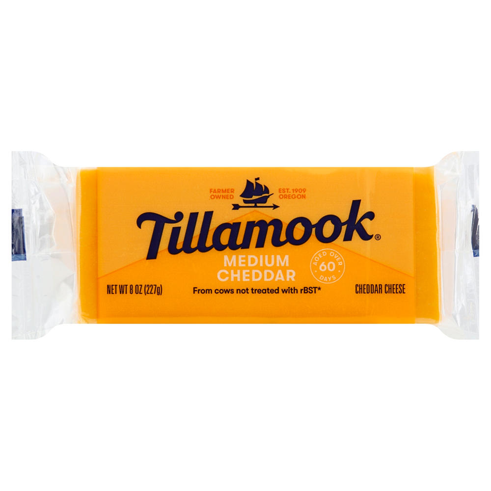Tillamook Medium Cheddar, 8 oz