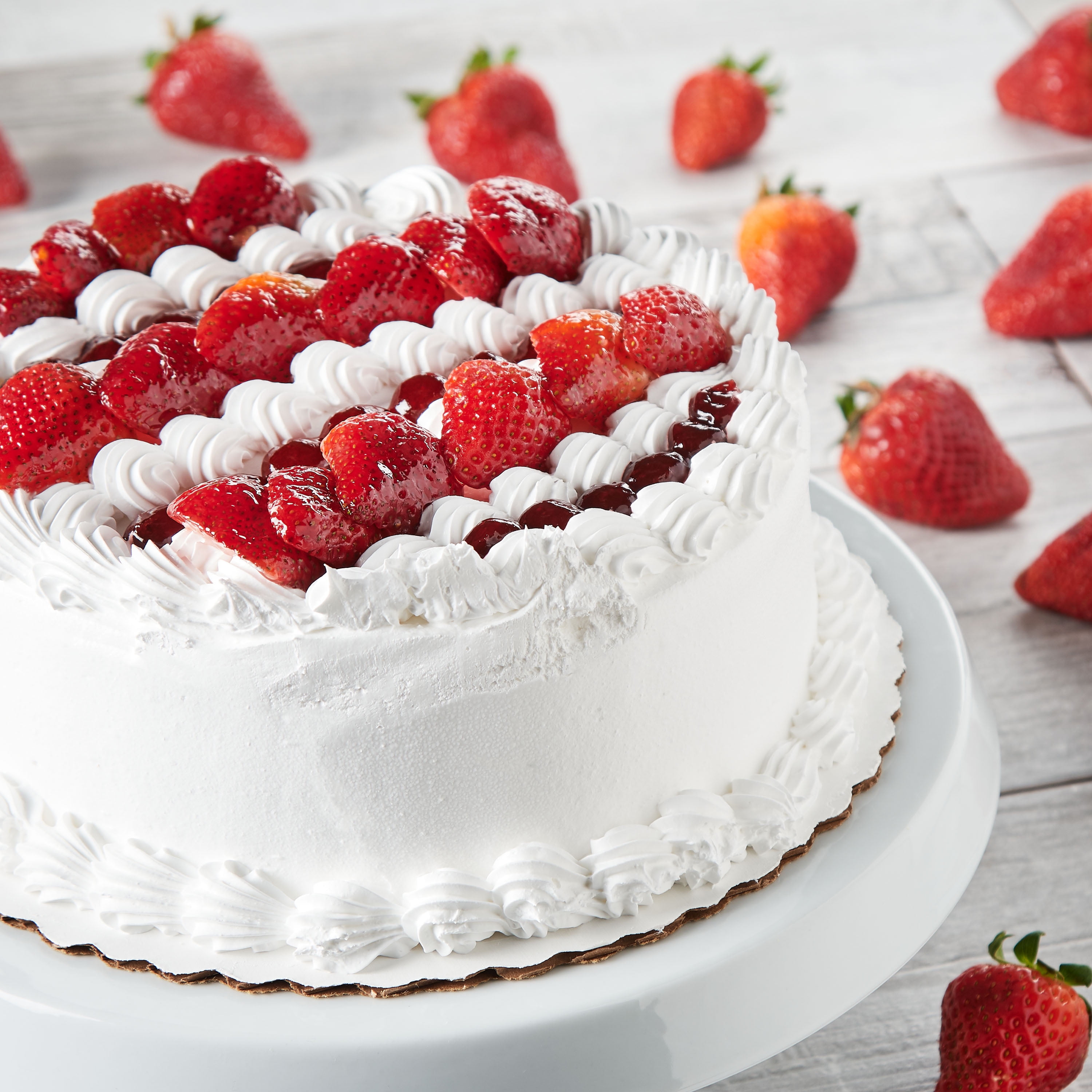 Freshness Guaranteed 8-Inch Round Tres Leches Cake with Fresh Strawberries, 55 oz (Refrigerated/Regular)